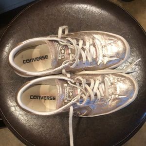 Size 8.5–Super cute rose-gold shimmery sneakers!